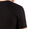 Detaliu tricou negru din fibre naturale de bambus