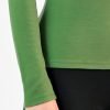 Detaliu bluza tricou maneca lunga dama din lana merino verde