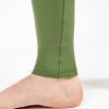 Detaliu pantaloni colanti barbati din lana pura merino verde