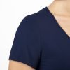 Detaliu tricou bleumarin dama din fibre naturale de bambus