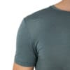 Tricou Merino bărbați, culoarea gri-piatra, detaliu umăr