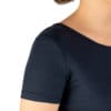 Detaliu maneca tricou femei merino, culoare bleumarin