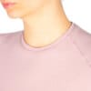 Detaliu gat tricou tehnic din fibra de bambus, culoarea roz pentru femei