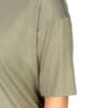 Detaliu tricou verde masliniu oversize pentru femei
